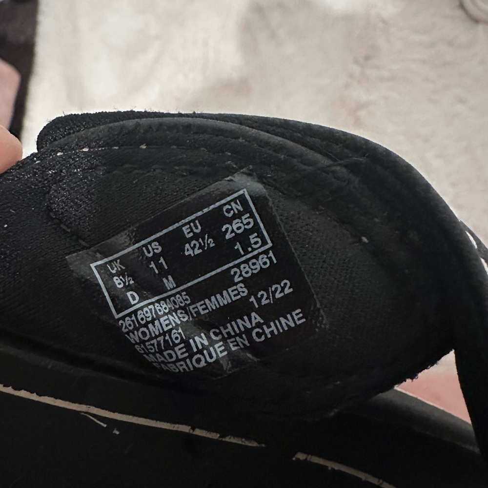 Sandals - Picture 4 of 4